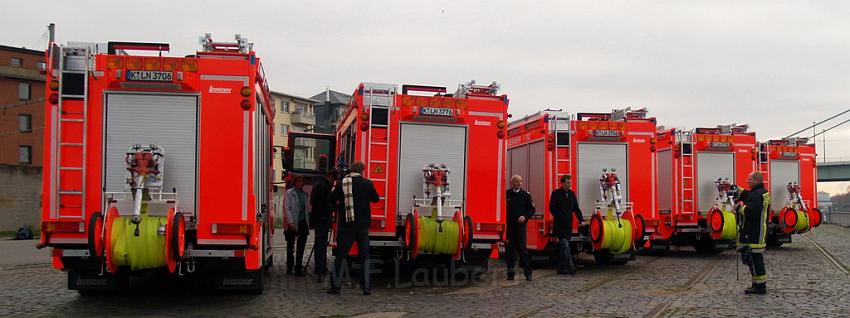 Neue LF`s fuer Koeln Uebergabe in Koeln Deutz an den Wachen  P058.JPG